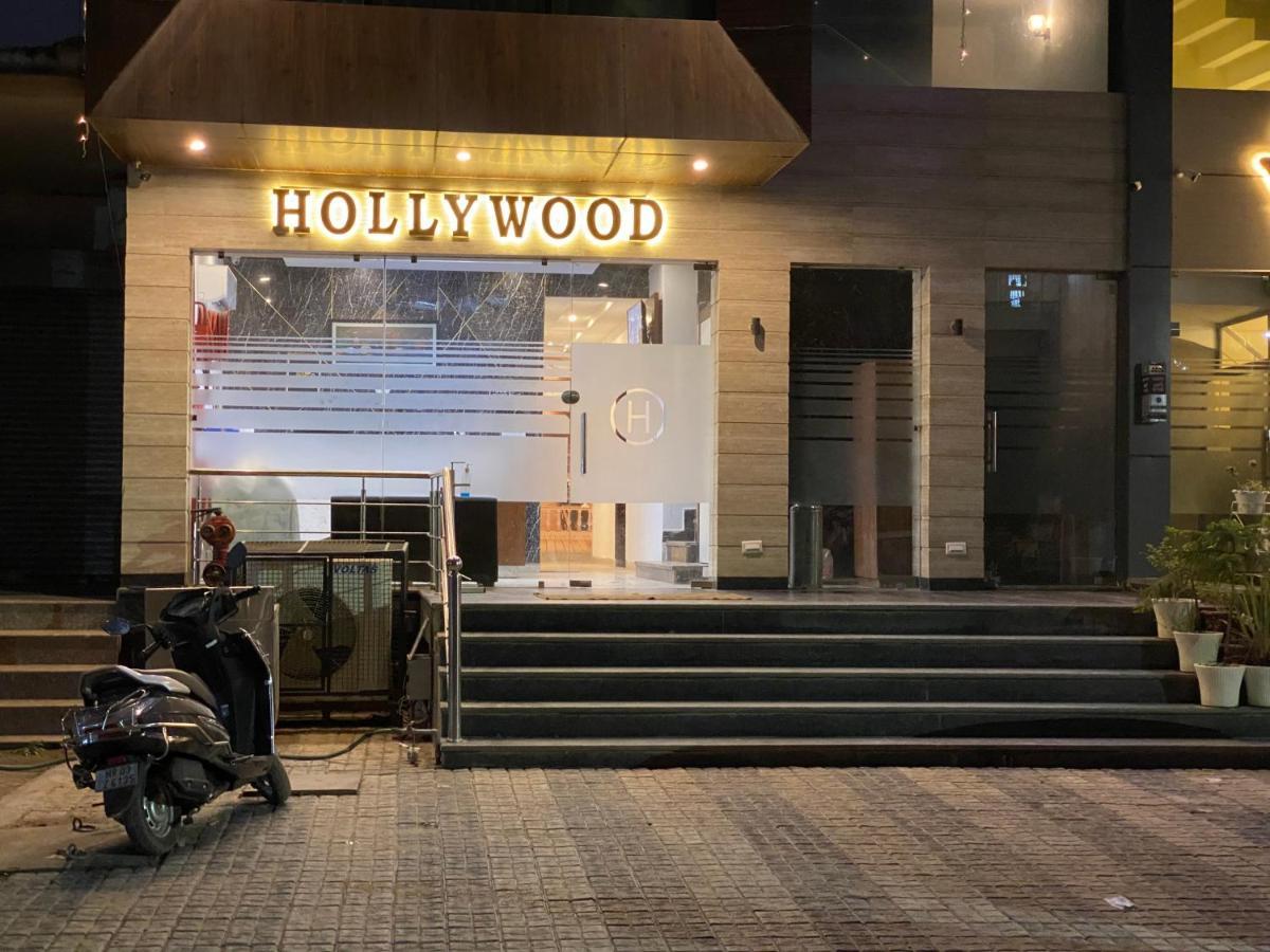 Hotel Hollywood - Family Hotel Zirakpur ภายนอก รูปภาพ