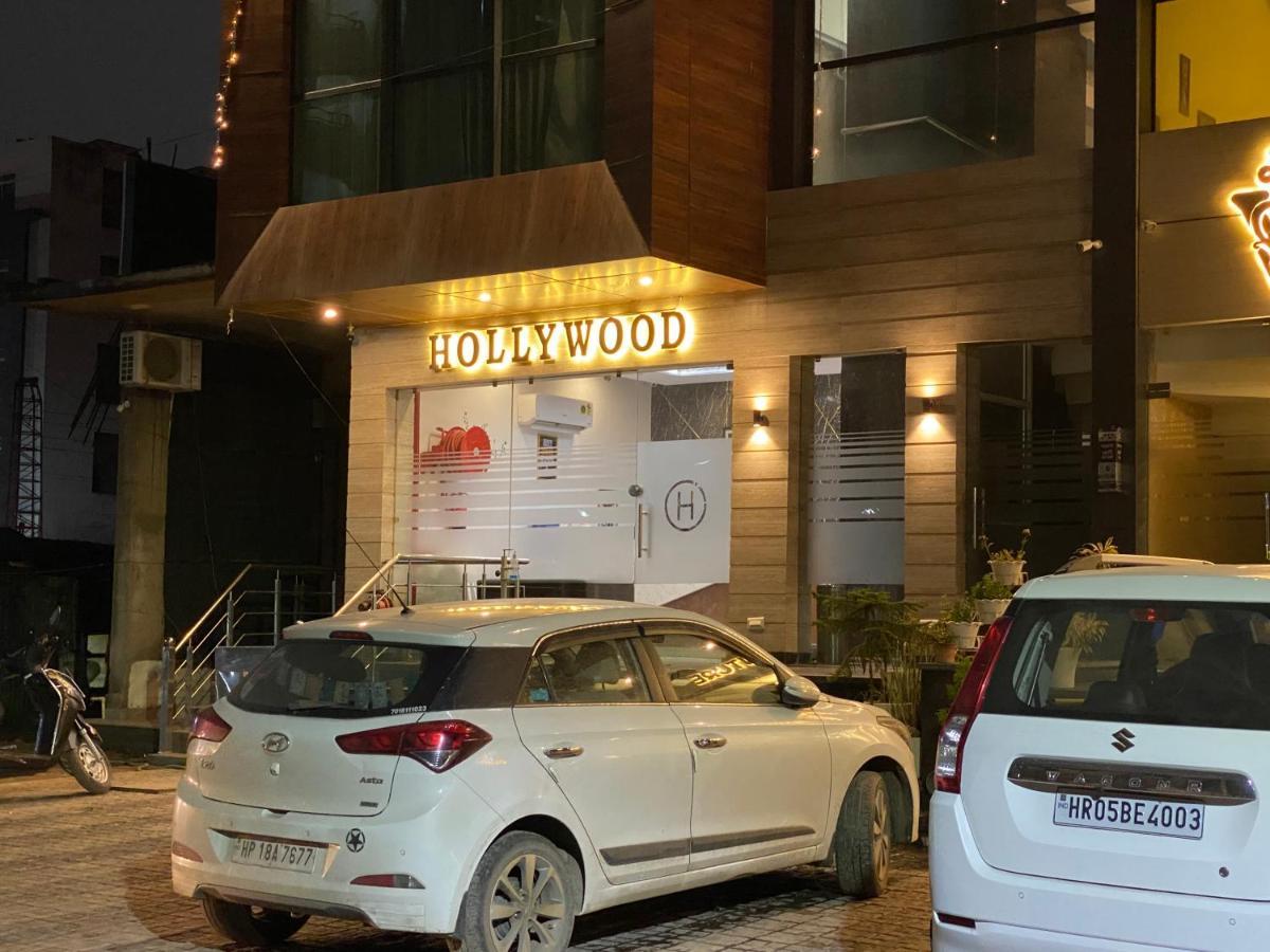 Hotel Hollywood - Family Hotel Zirakpur ภายนอก รูปภาพ