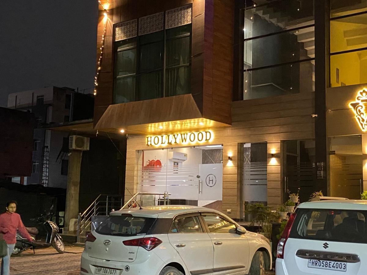 Hotel Hollywood - Family Hotel Zirakpur ภายนอก รูปภาพ