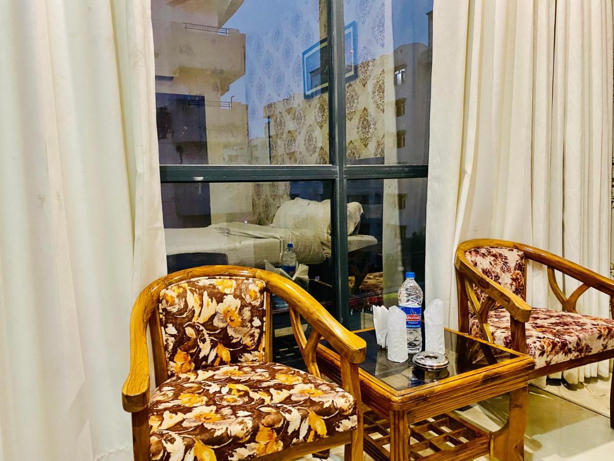 Hotel Hollywood - Family Hotel Zirakpur ภายนอก รูปภาพ
